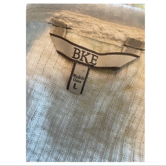 BKE white lace up front top - Picture 4 of 4